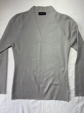 Epoca Beige V Neck Knit Sweater XS Minimalist Quiet Luxury Soft Neutral